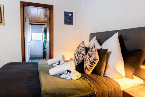 Reillys Wines Heritage Cottages - Redcliffe Tourism 3