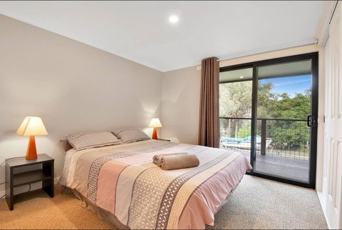 Relax At Goughs Bay - Redcliffe Tourism 1