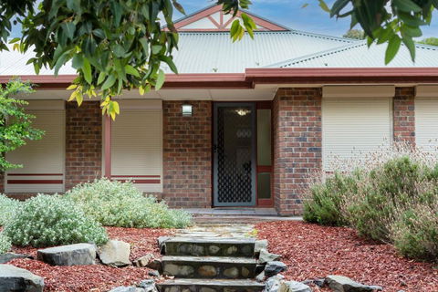 Relaxing Holiday Home Pets Are Welcome - Redcliffe Tourism 0