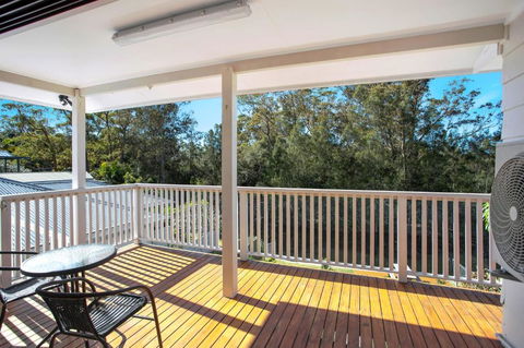 Renovated Coastal Getaway With Water Views - Redcliffe Tourism 1