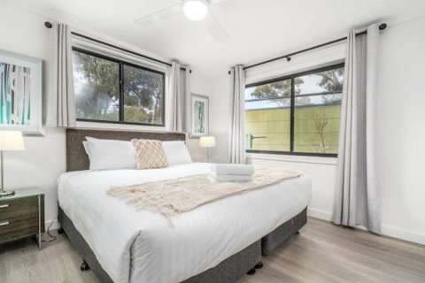 Renovated Townhouse Close To The CBD And Schools - Redcliffe Tourism 0