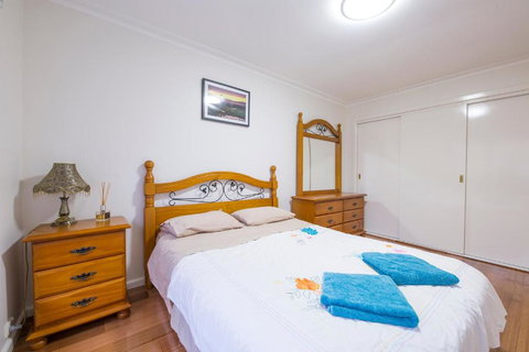 Rent Melbourne - Redcliffe Tourism 3