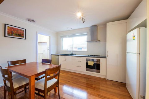 Rent Melbourne - Redcliffe Tourism 0