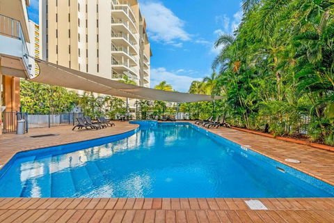 Resort Style Living In An Oceanview King Suite - Redcliffe Tourism 3