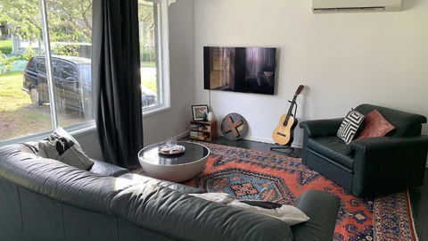 Retro Beach House - Macmasters Beach - Redcliffe Tourism 1