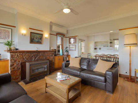 Retro Retreat - Redcliffe Tourism 0