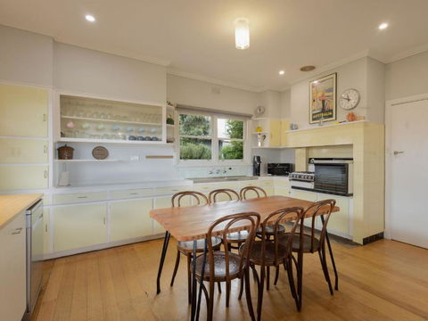 Retro Retreat - Redcliffe Tourism 3
