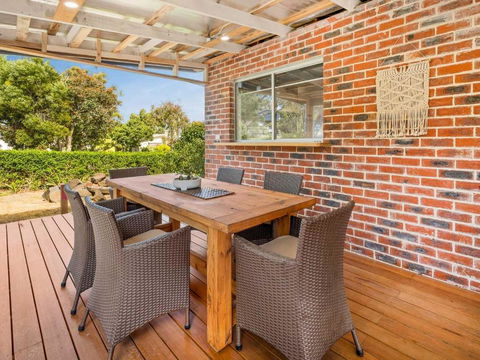 Rhyll Relaxer - Redcliffe Tourism 1
