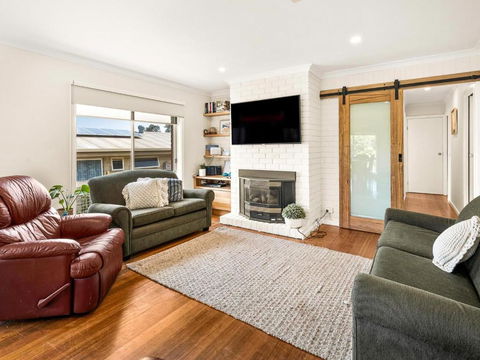 Rhyll Relaxer - Redcliffe Tourism 0