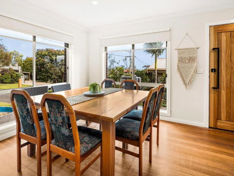 Rhyll Relaxer - Redcliffe Tourism 3