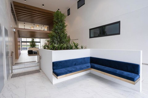 Richmond Place - 2BR W Parking & Gym - Redcliffe Tourism 1