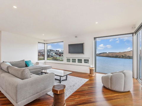 River Reveal - Redcliffe Tourism 0