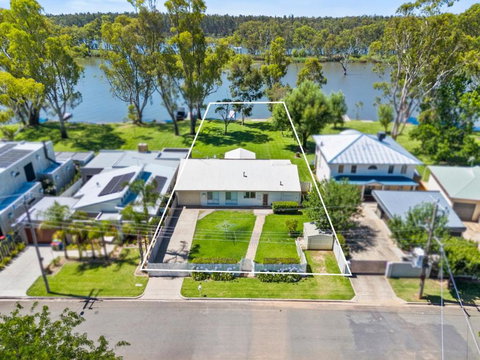 River Views - Redcliffe Tourism 2