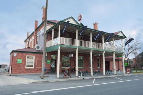 Riverina Hotel - Redcliffe Tourism 0