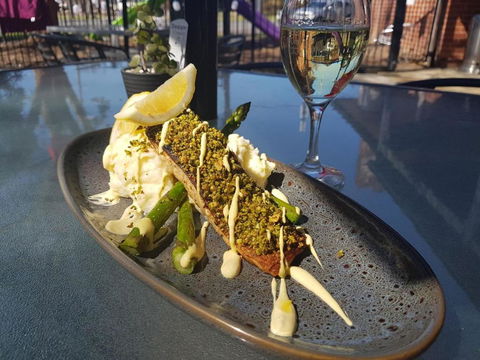 Riverina Hotel - Redcliffe Tourism 2