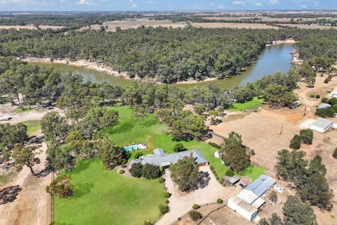 Riverlyne - Riverfront Holiday Home - Redcliffe Tourism 0