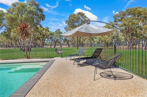 Riverlyne - Riverfront Holiday Home - Redcliffe Tourism 1