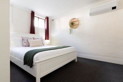 Riverside Gem With Parking And WiFi - Redcliffe Tourism 2