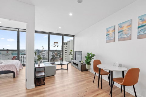 RiverViews 1BR 1BA Skytower Apt With Pool, Gym, Sauna - Redcliffe Tourism 0