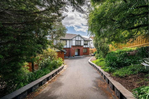 Riveting House With Incredible Water-view At SandyBay - Redcliffe Tourism 0