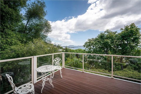 Riveting House With Incredible Water-view At SandyBay - Redcliffe Tourism 1