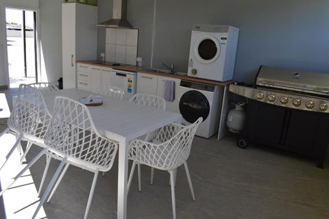 Riviana Motel - Redcliffe Tourism 3
