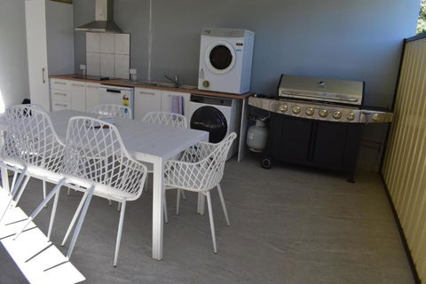 Riviana Motel - Redcliffe Tourism 2