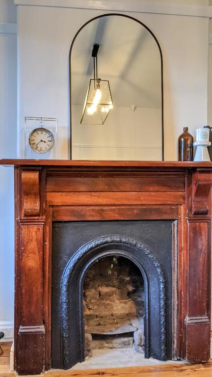 Roseland Cottage - CBD Heritage - Redcliffe Tourism 1