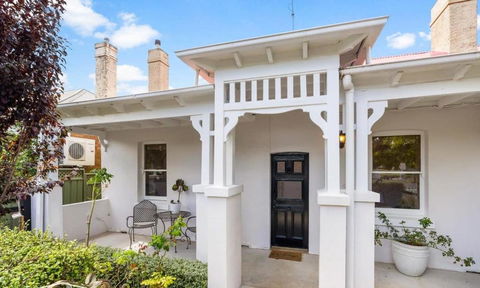 Roseland Cottage - CBD Heritage - Redcliffe Tourism 0