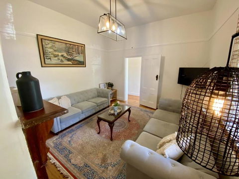 Roseland Cottage - CBD Heritage - Redcliffe Tourism 2