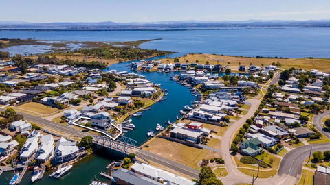 Riviera View - Redcliffe Tourism 1
