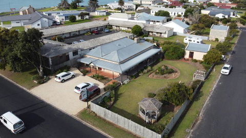 Robe House Heritage Accommodation - Redcliffe Tourism 3