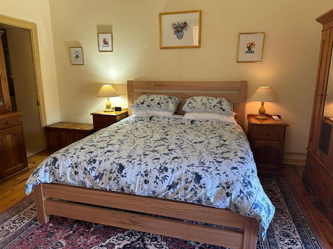 Robe House Heritage Accommodation - Redcliffe Tourism 1