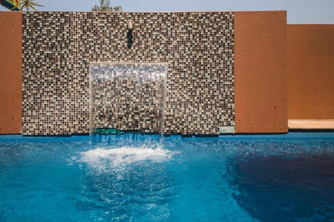 Rocky Resort Motor Inn - Redcliffe Tourism 3