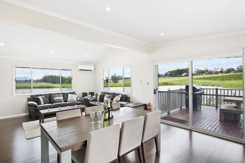 Romantic Lakehouse Set In A Private Vineyard In The Hunter Valley - Redcliffe Tourism 2