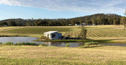 Romantic Lakehouse Set In A Private Vineyard In The Hunter Valley - Redcliffe Tourism 0