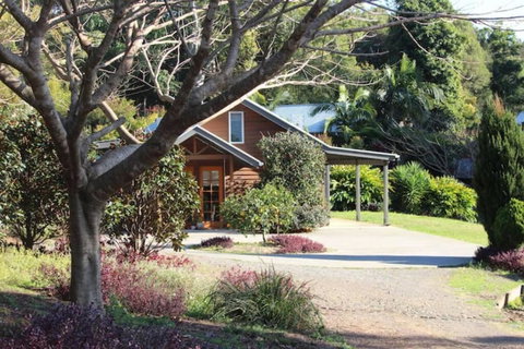 Romantic Lakeview Cottage - Redcliffe Tourism 0