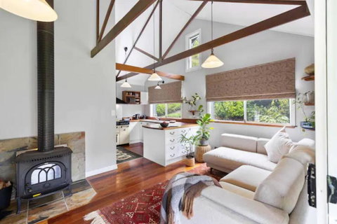 Romantic Lakeview Cottage - Redcliffe Tourism 3