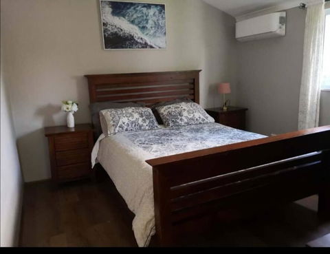 Roomy Rosegarden Flat In Roselands - Redcliffe Tourism 0