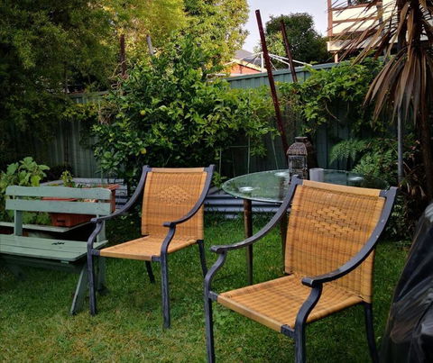 Roomy Rosegarden Flat In Roselands - Redcliffe Tourism 2