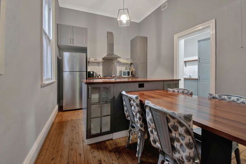 Rose Cottage - Stroll To CBD, Leafy Setting - Redcliffe Tourism 1