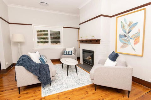 Rose Hill On Hamer, 1940s Charming Cottage Near Cook Park - Redcliffe Tourism 2