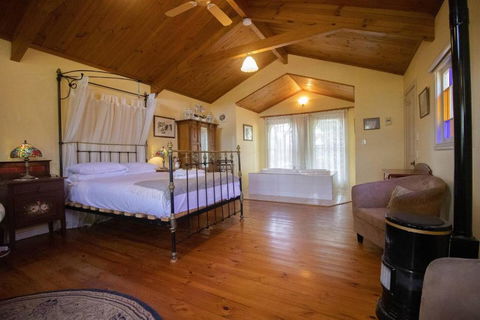 Rose Petal Cottage - Redcliffe Tourism 0