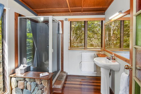 Rosebrook Cottages - Redcliffe Tourism 2