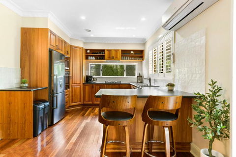 Roselawn Manor - 5 Bedroom Entertainer - Redcliffe Tourism 0