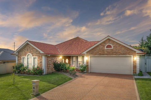 Roselawn Manor - 5 Bedroom Entertainer - Redcliffe Tourism 1