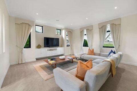 Roselawn Retreat - Pool, Incredible Views, Sleeps 8 - Redcliffe Tourism 1