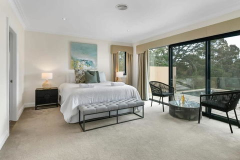 Roselawn Retreat - Pool, Incredible Views, Sleeps 8 - Redcliffe Tourism 2