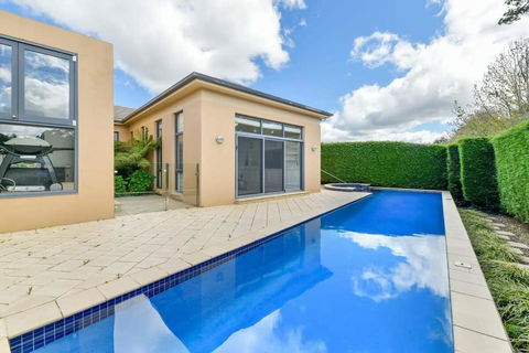 Roselawn Retreat - Pool, Incredible Views, Sleeps 8 - Redcliffe Tourism 3