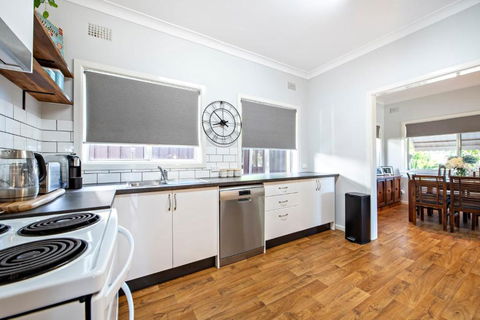 Rosewood Cottage - Stroll To Central, Cosy Escape - Redcliffe Tourism 1